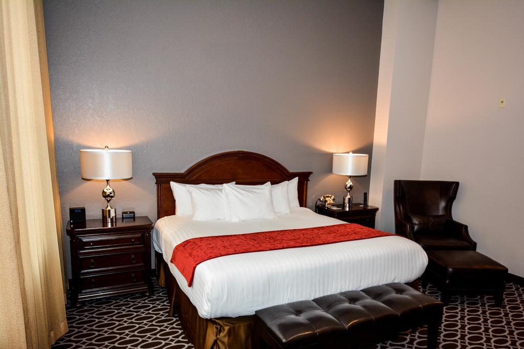Des Lux Hotel Des Moines Exterior photo