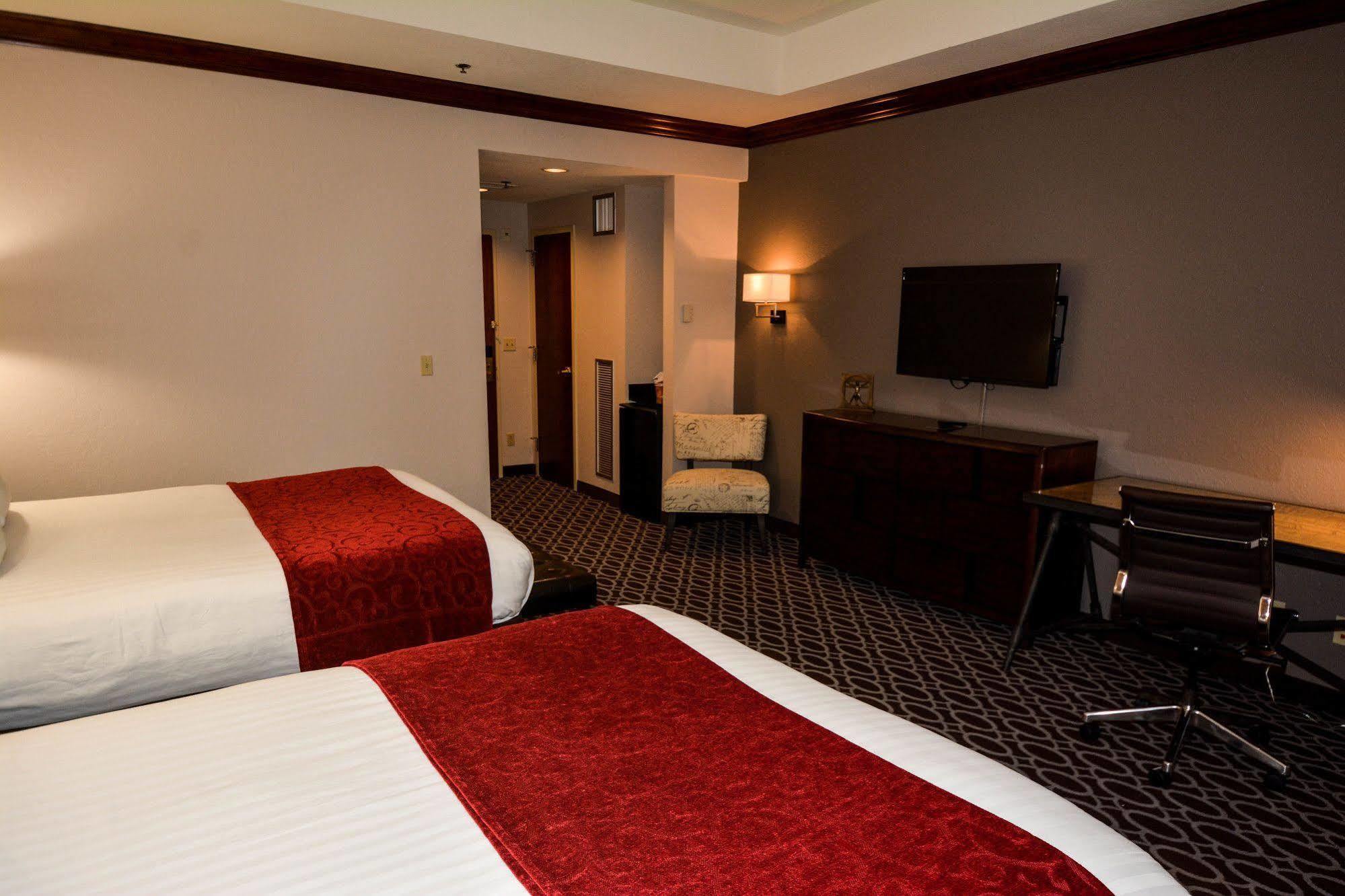 Des Lux Hotel Des Moines Exterior photo