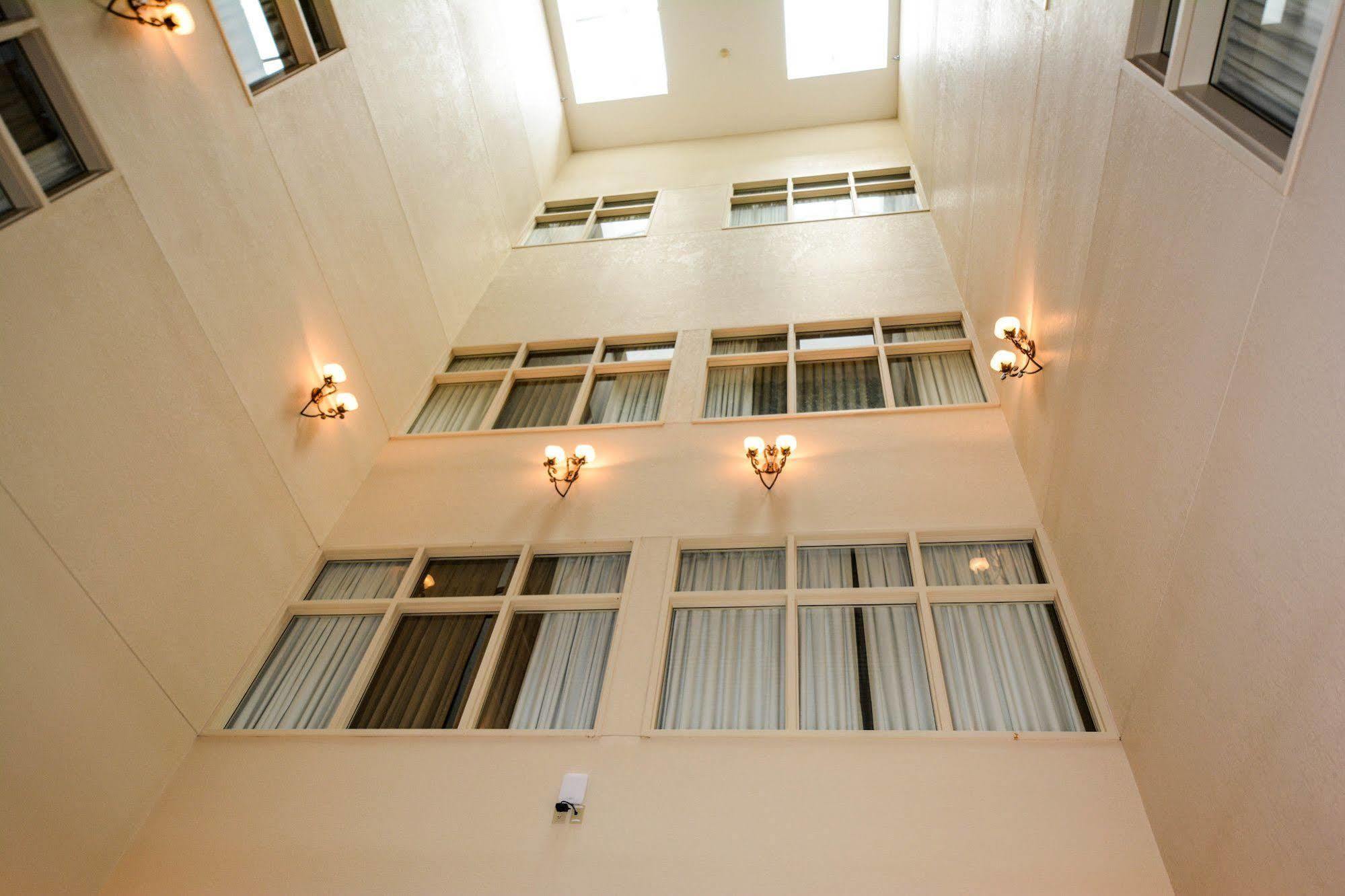 Des Lux Hotel Des Moines Exterior photo